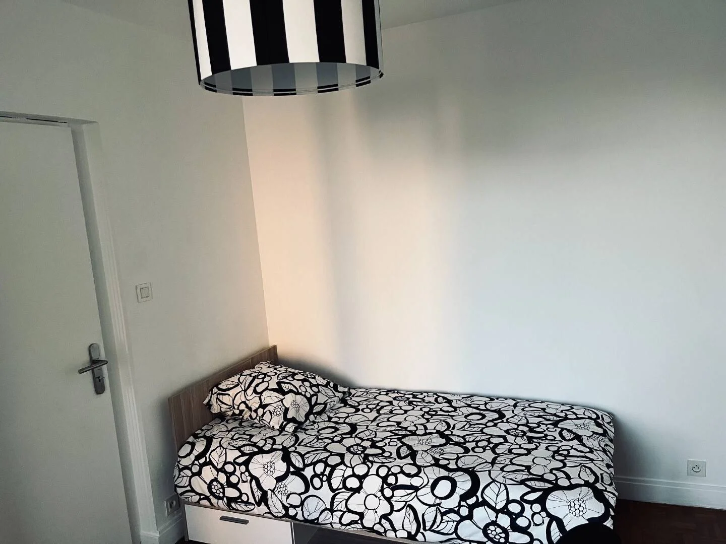 Comfortable and spacious student room in 