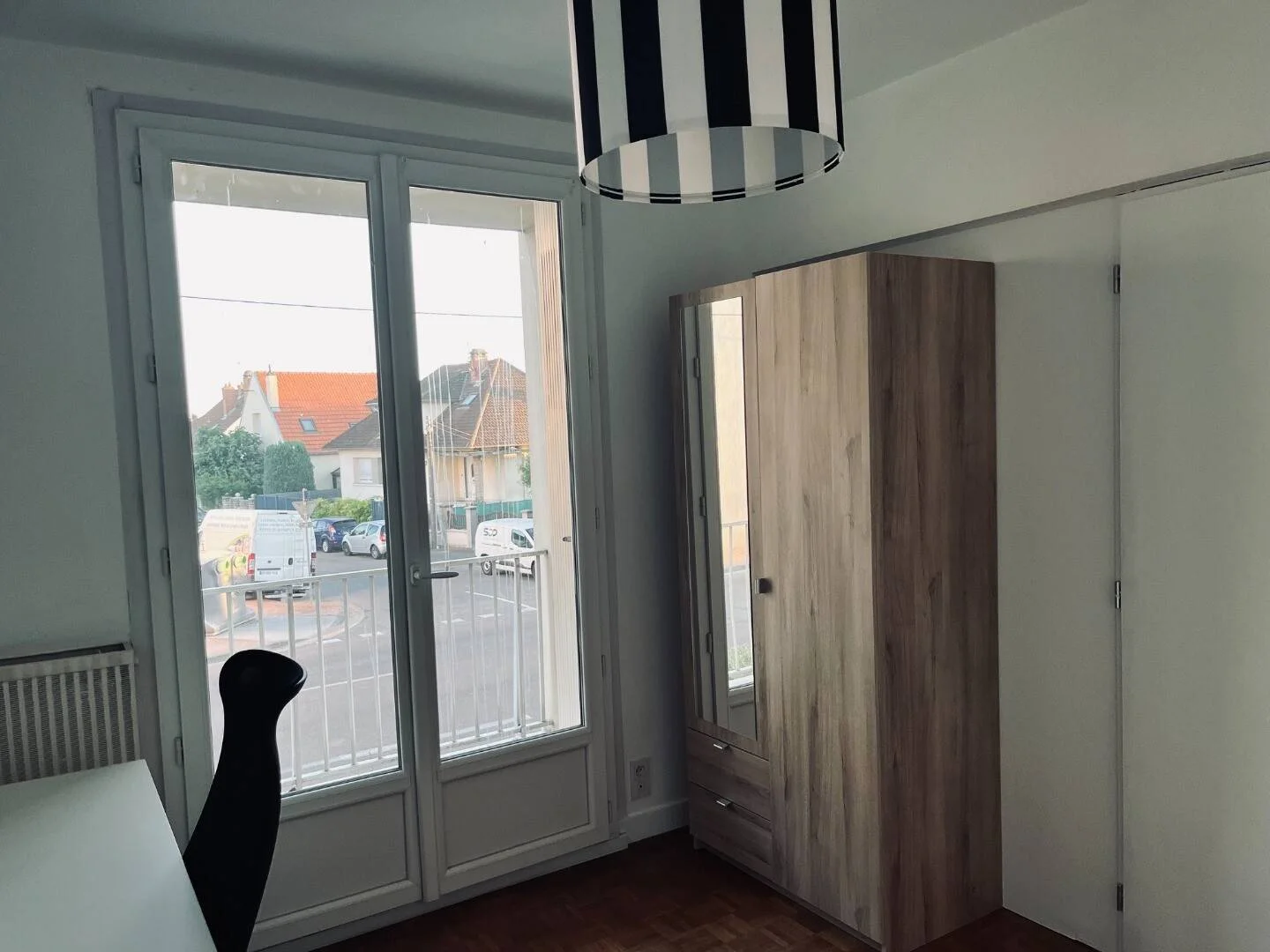 Bright and airy student room with easy university access in 