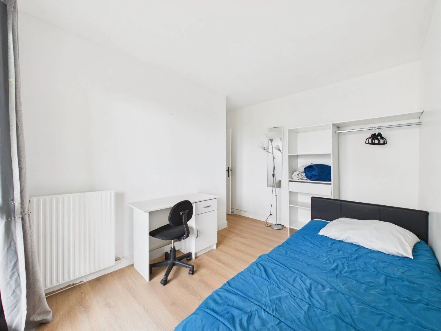 Habitación para estudiantes en  con área de estudio y facilidades compartidas