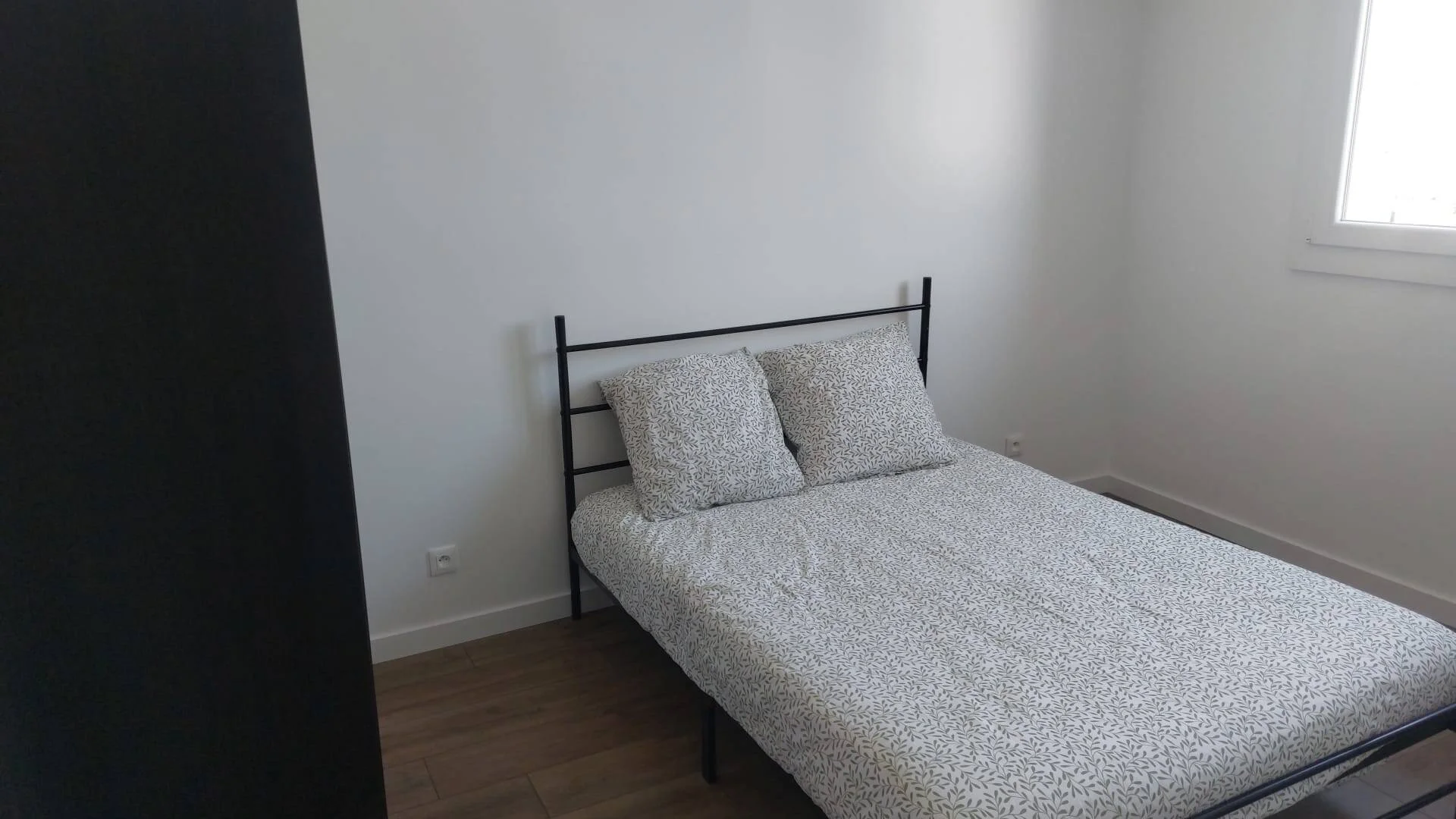Economical student room with convenient location in 