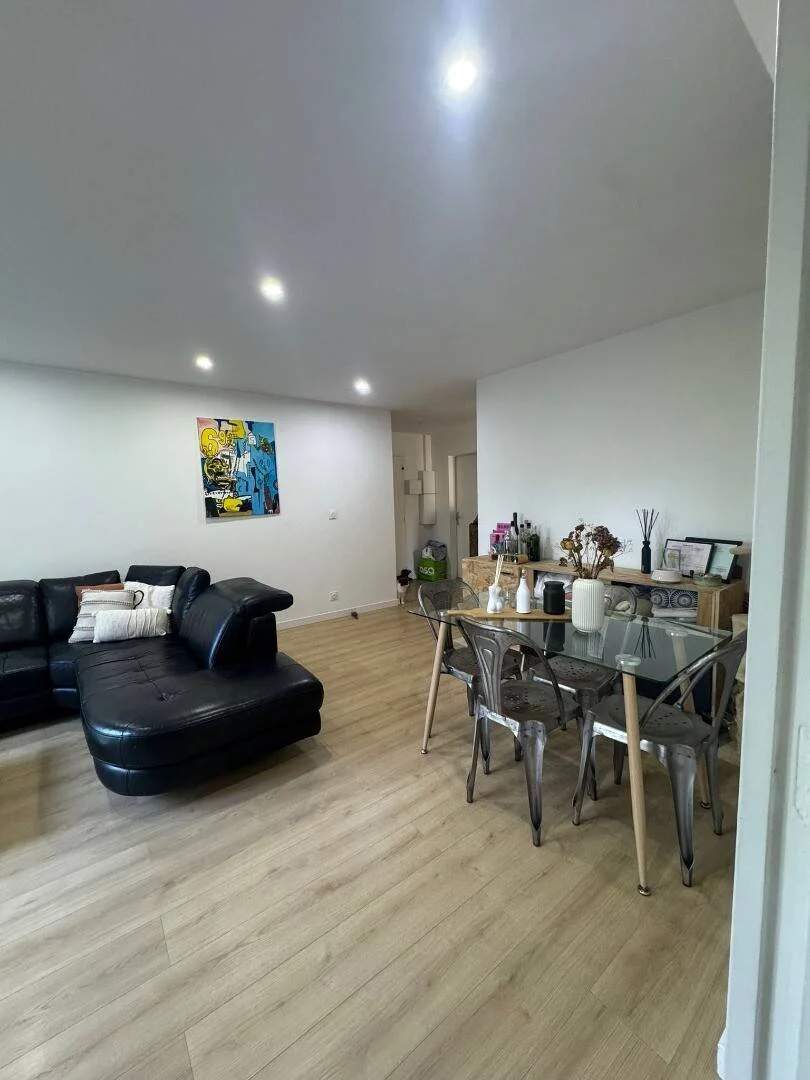 Economical student room with convenient location in 