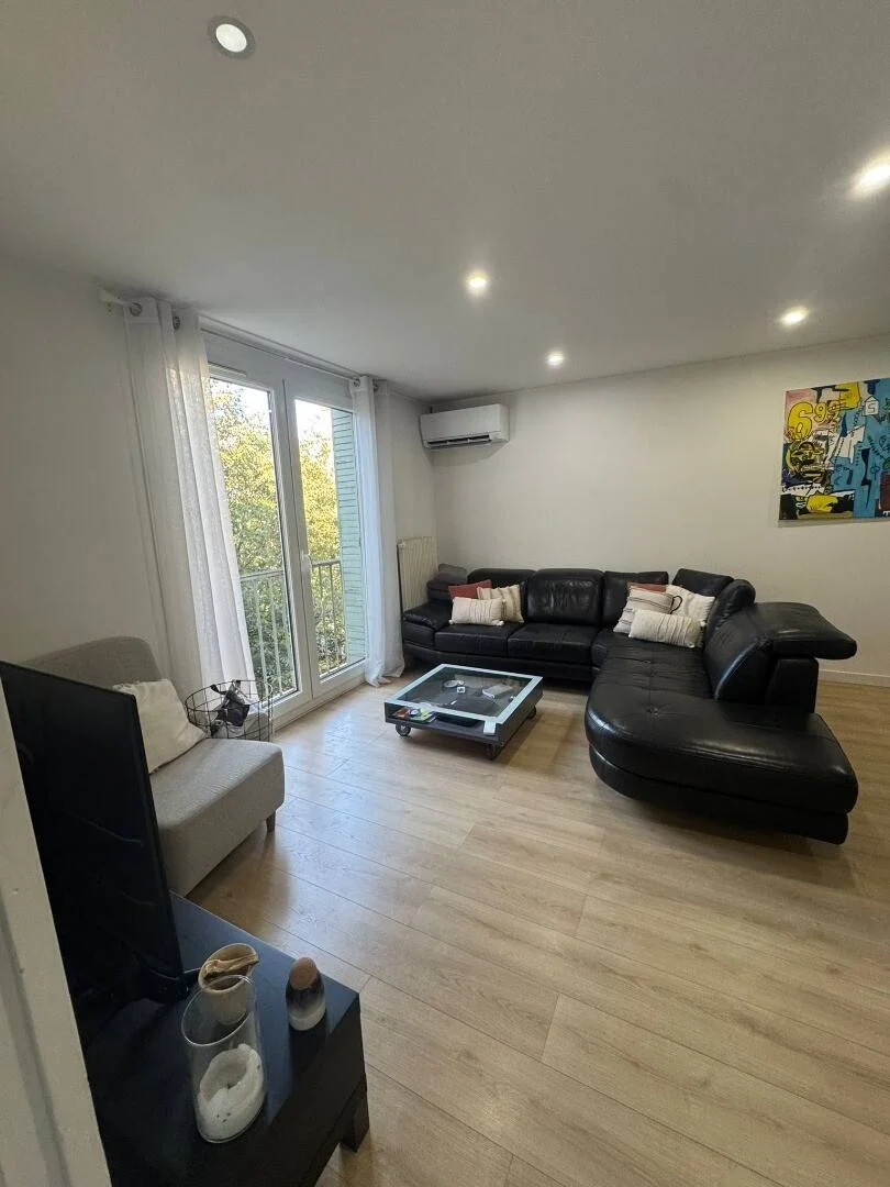 Room for rent in student apartment in , fully furnished