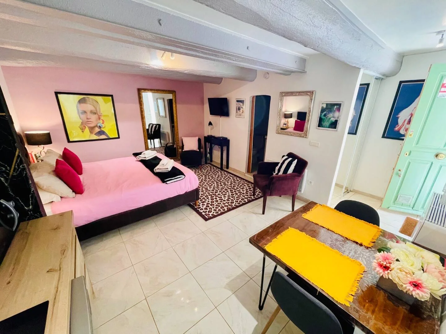 Room for rent in student apartment in , fully furnished