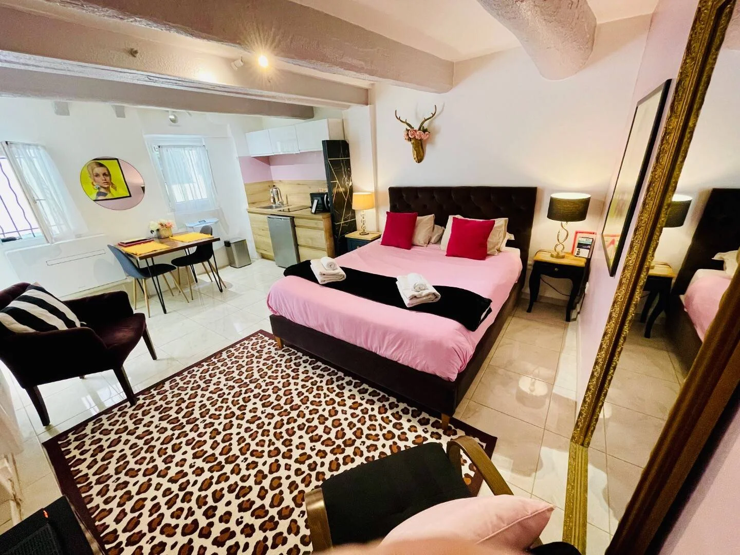 Comfortable and spacious student room in 