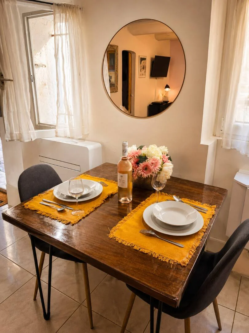 Bright and airy student room with easy university access in 