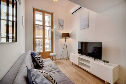 Bright private room in {area}