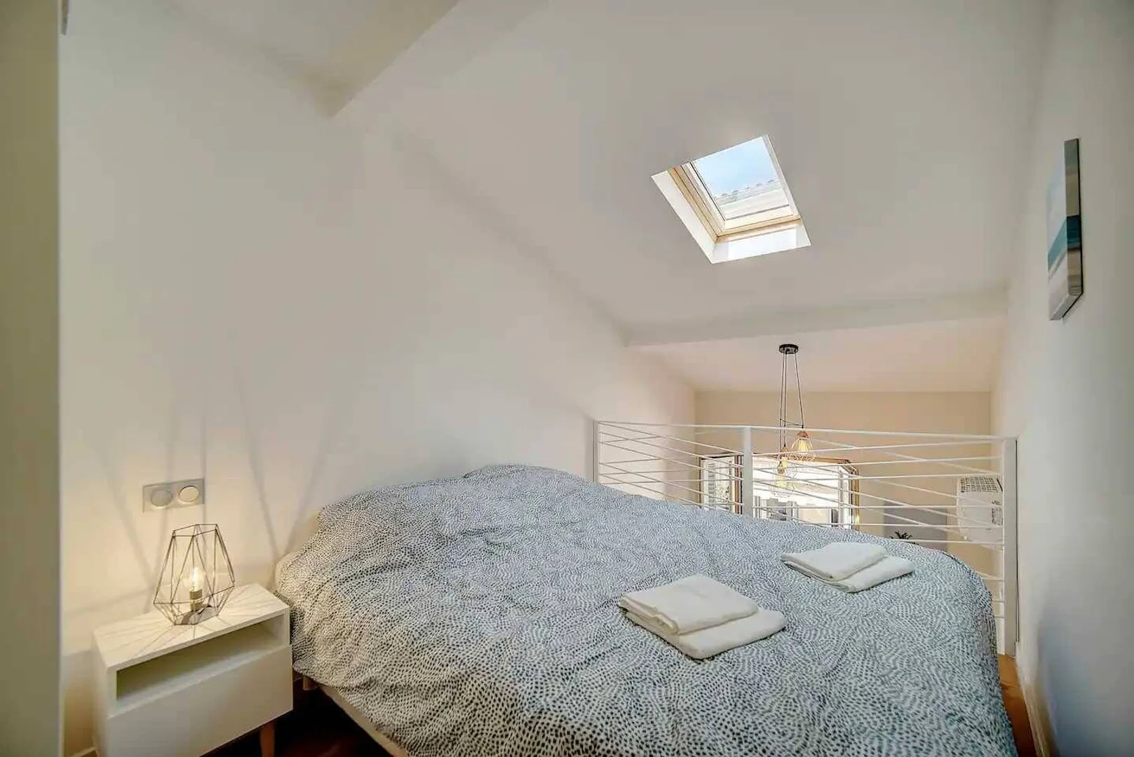 Bright and airy student room with easy university access in 