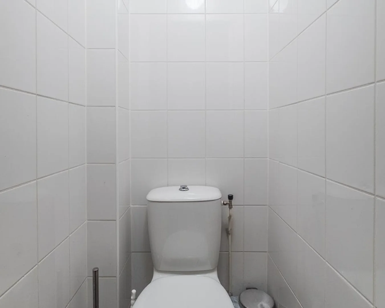 Apartamento estúdio acessível com características essenciais em 