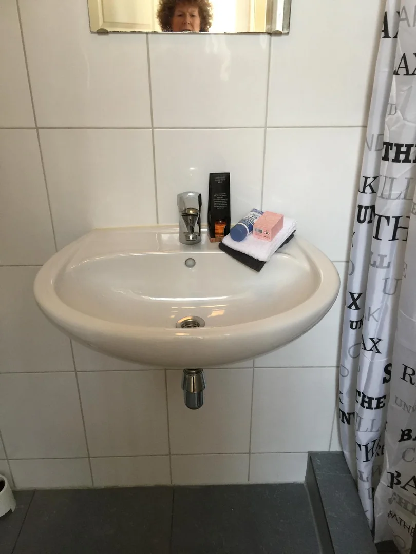Student-friendly studio with excellent transport links in 