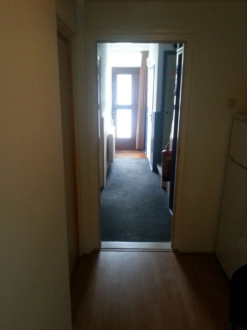 Quarto para alugar em apartamento de estudantes em , totalmente mobilado