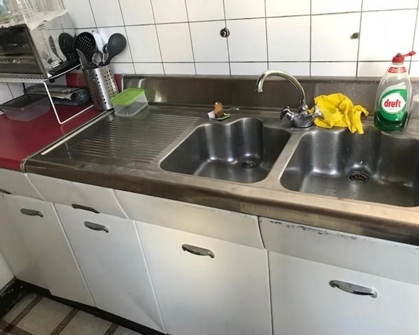 Funktionelles Studentenzimmer perfekt zum Studieren in 
