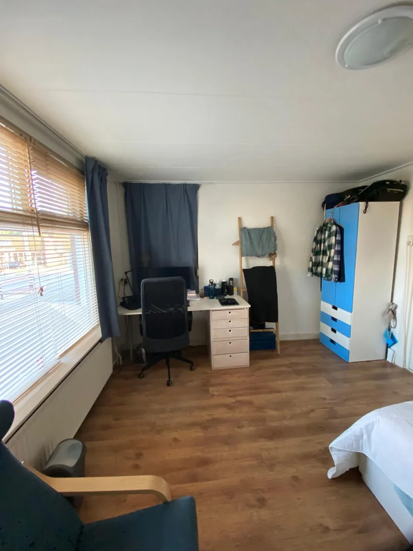 Funktionelles Studentenzimmer perfekt zum Studieren in 