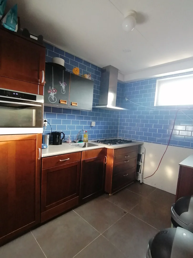 Zimmer in Studentenwohnung in  zu vermieten, voll möbliert