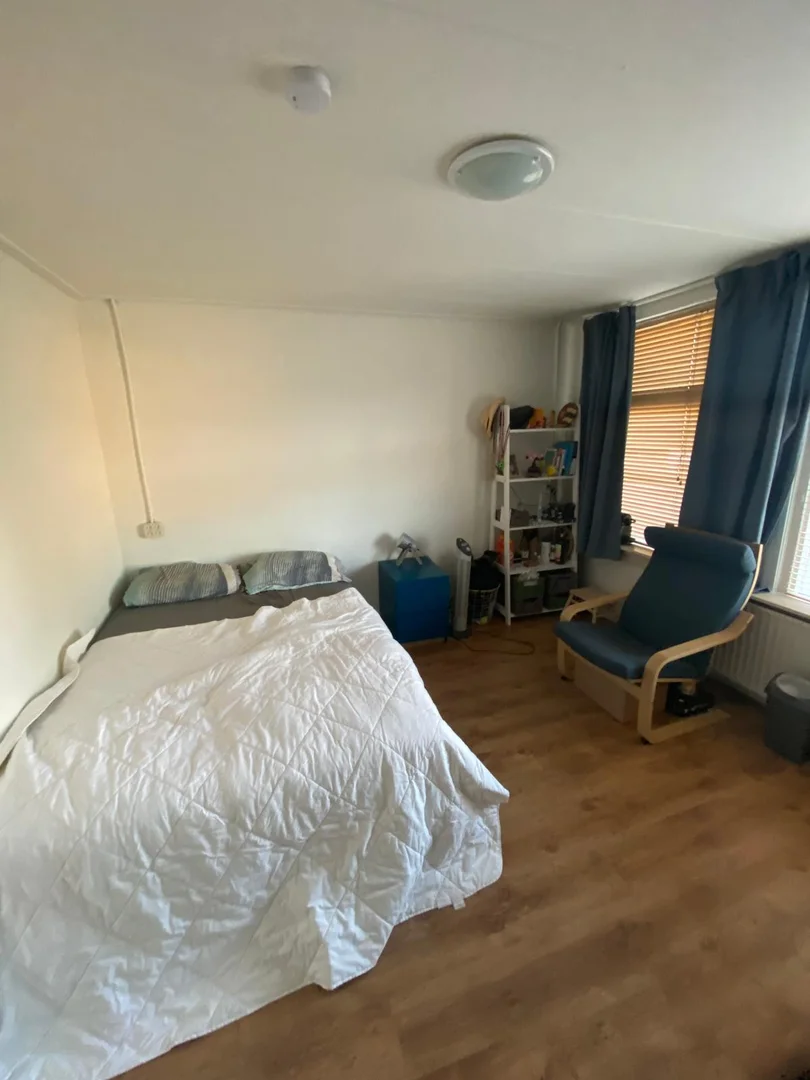 Helles und luftiges Studentenzimmer mit einfachem Zugang zur Universität in 