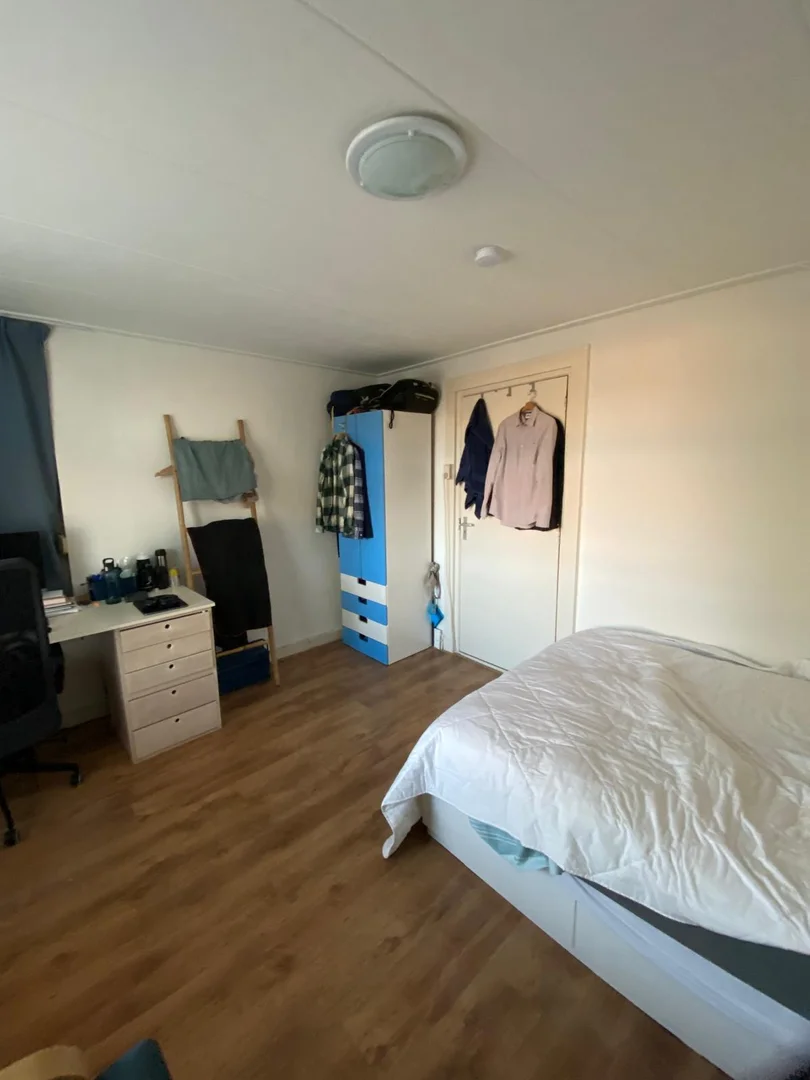 Helles und luftiges Studentenzimmer mit einfachem Zugang zur Universität in 