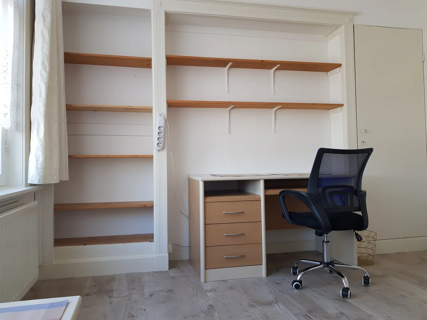 'de modern olanaklara sahip öğrenci dostu oda