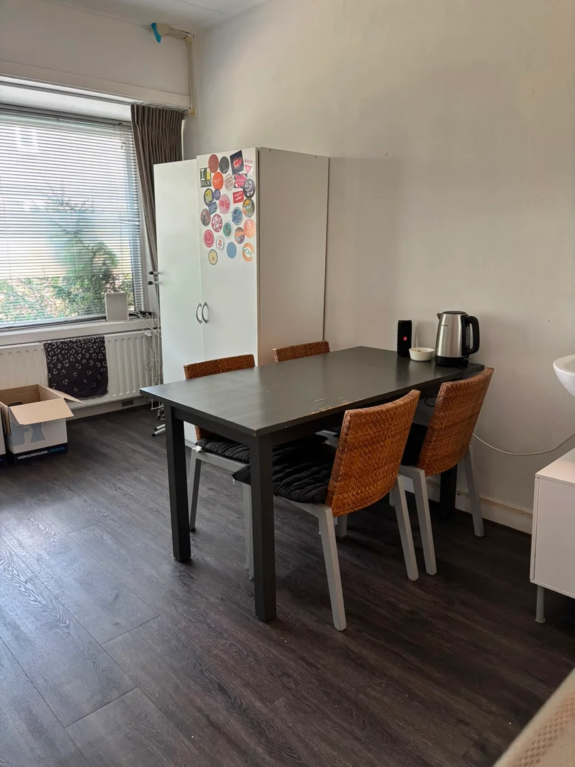 Zimmer in Studentenwohnung in  zu vermieten, voll möbliert