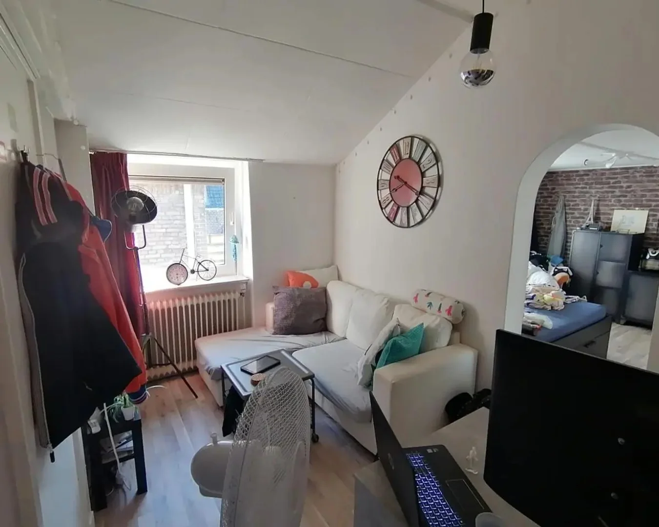 Funktionelles Studentenzimmer perfekt zum Studieren in 