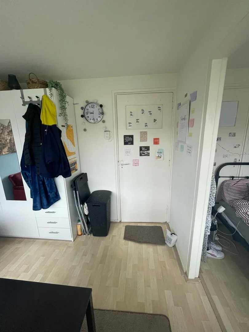 Funktionelles Studentenzimmer perfekt zum Studieren in 