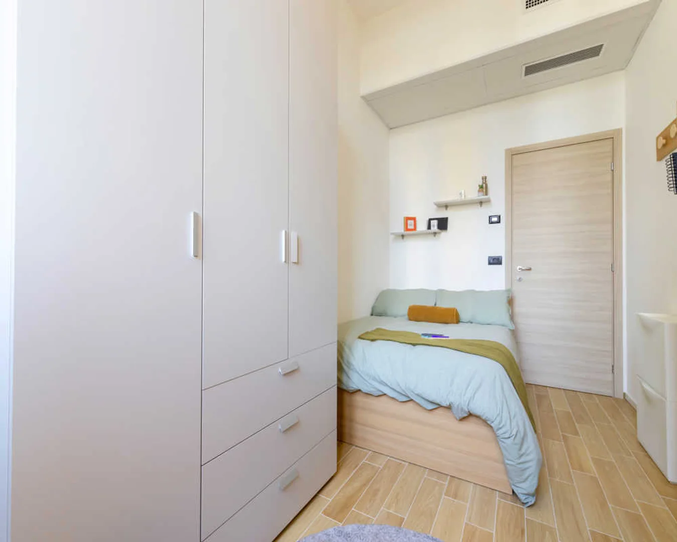 Chambre conviviale pour les étudiants dans  avec des équipements modernes