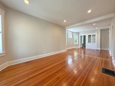 Logement entier en résidence à 8, Fox St., Unit 1, Dorchester, Boston, MA, 02122, image 2 de 17