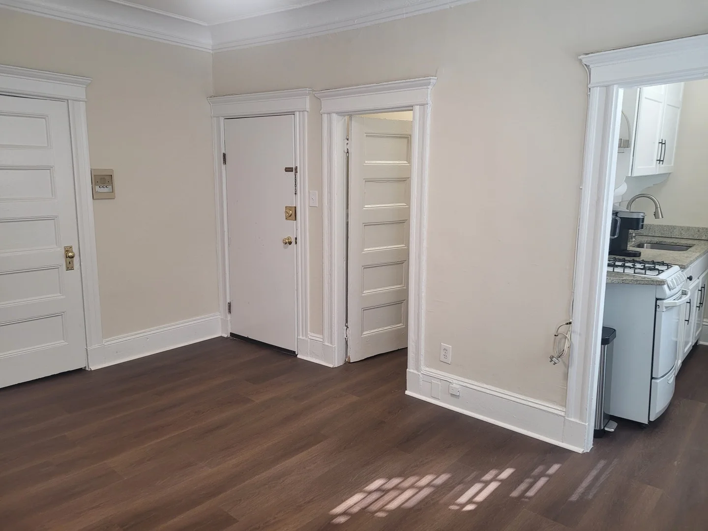 Self-contained studio for students in central 