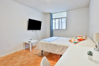 Prywatny pokój w rezydencji 77 Huntley St, Toronto, ON M4Y 2P3, Canada, obraz 12 14