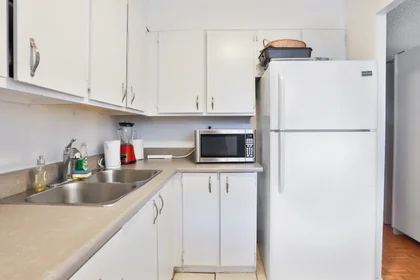 Prywatny pokój w rezydencji 77 Huntley St, Toronto, ON M4Y 2P3, Canada, obraz 13 14
