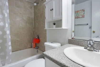 Prywatny pokój w rezydencji 77 Huntley St, Toronto, ON M4Y 2P3, Canada, obraz 4 14
