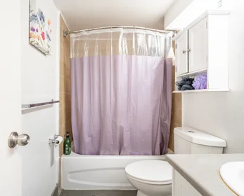Privatzimmer im Wohnheim in der 111 Davisville Ave, Toronto, ON M4S 1G5, Canada, bild 42 von 43