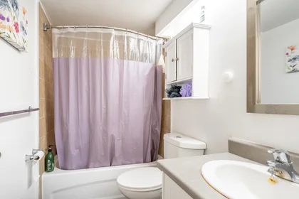Prywatny pokój w rezydencji 111 Davisville Ave, Toronto, ON M4S 1G5, Canada, obraz 43 43