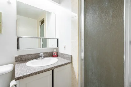 Prywatny pokój w rezydencji 111 Davisville Ave, Toronto, ON M4S 1G5, Canada, obraz 10 43