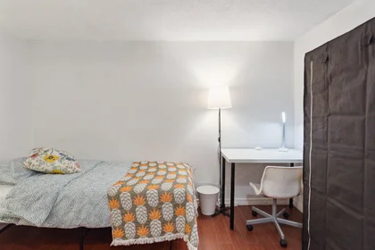 Privatzimmer im Wohnheim in der 3 Herzberg Gardens, North York, ON M3J 3P4, Canada, bild 13 von 49