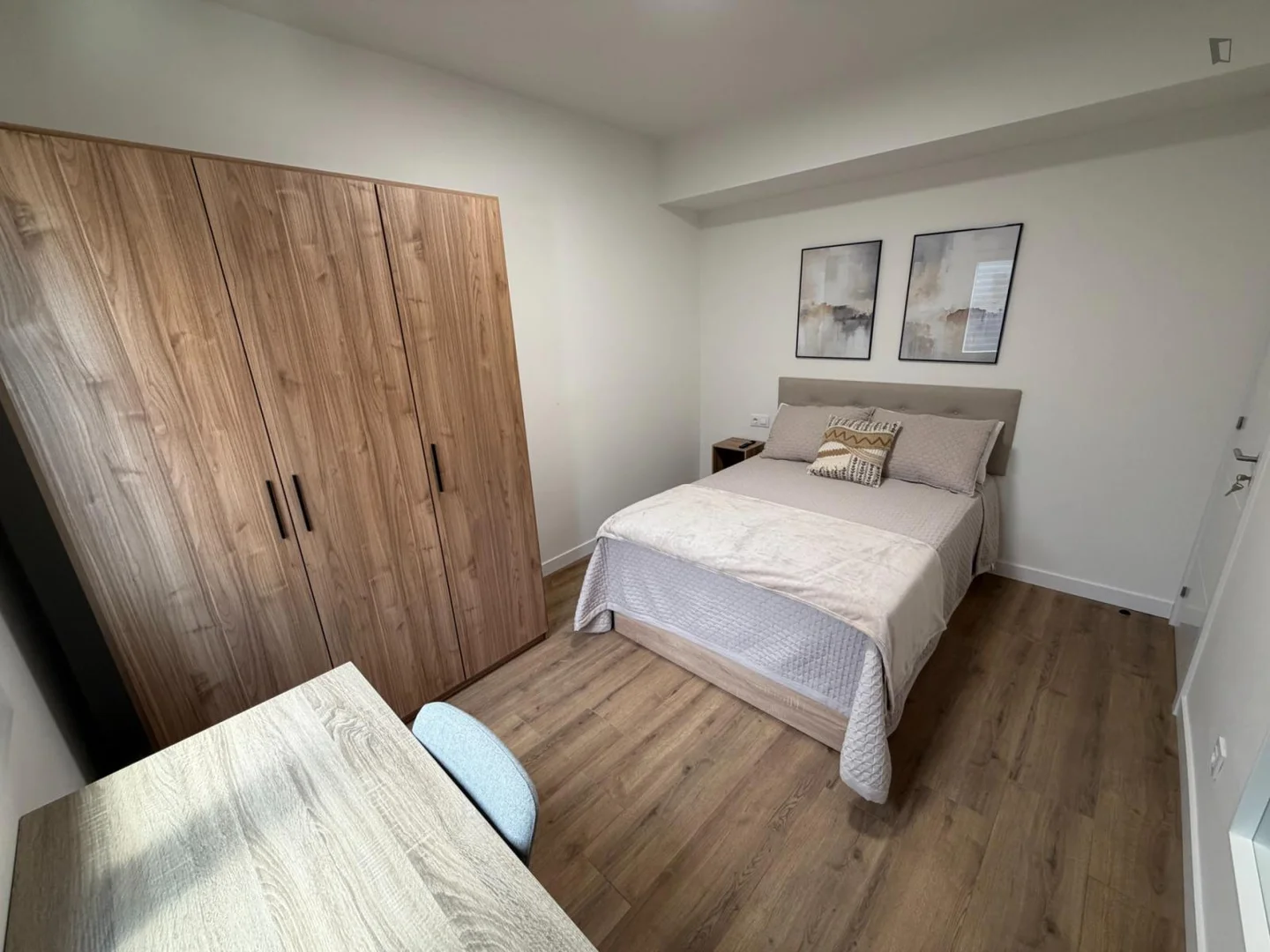 Chambre confortable pour étudiants disponible dans 