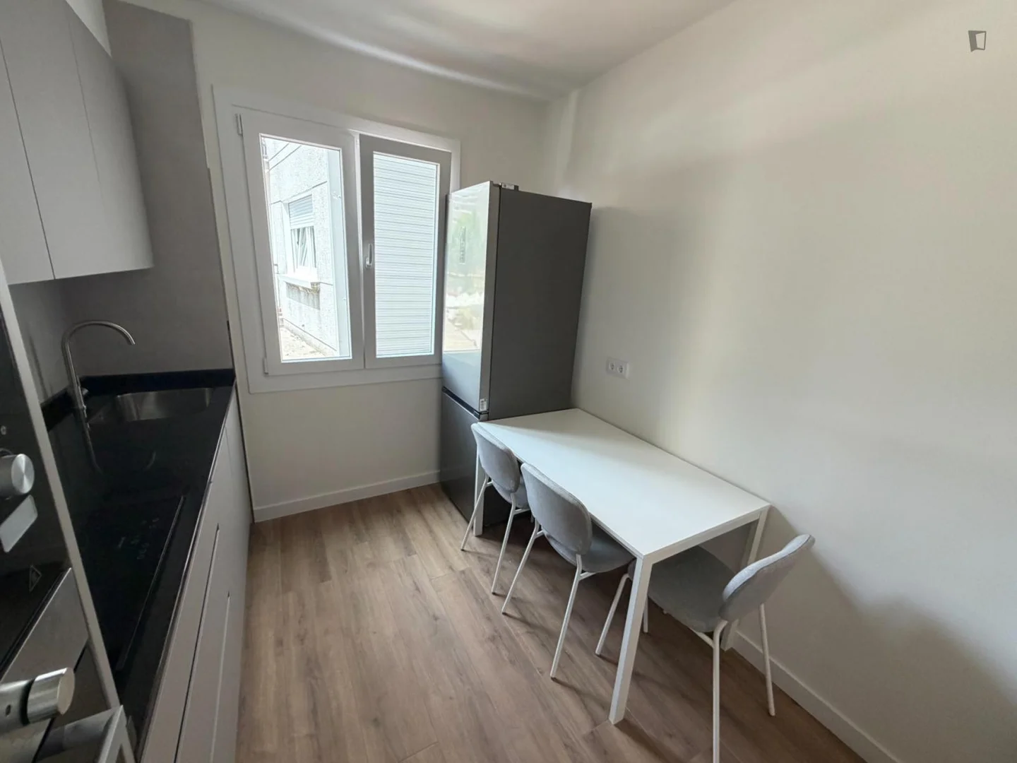 Chambre conviviale pour les étudiants dans  avec des équipements modernes