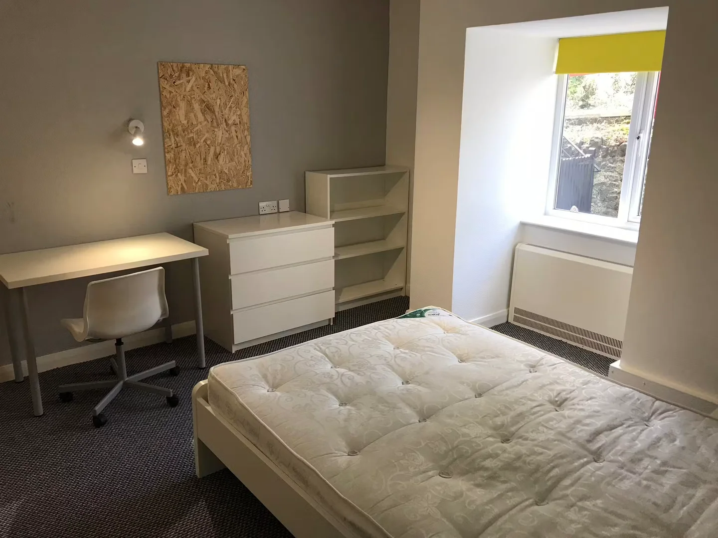 'de öğrenci dairesinde, tamamen mobilyalı kiralık oda