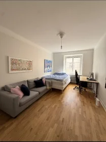 Stanza privata in Karlsviksgatan 11, immagine 1 di 10