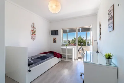 Quarto privado em Calçada dos Lusíadas, imagem 1 de 10