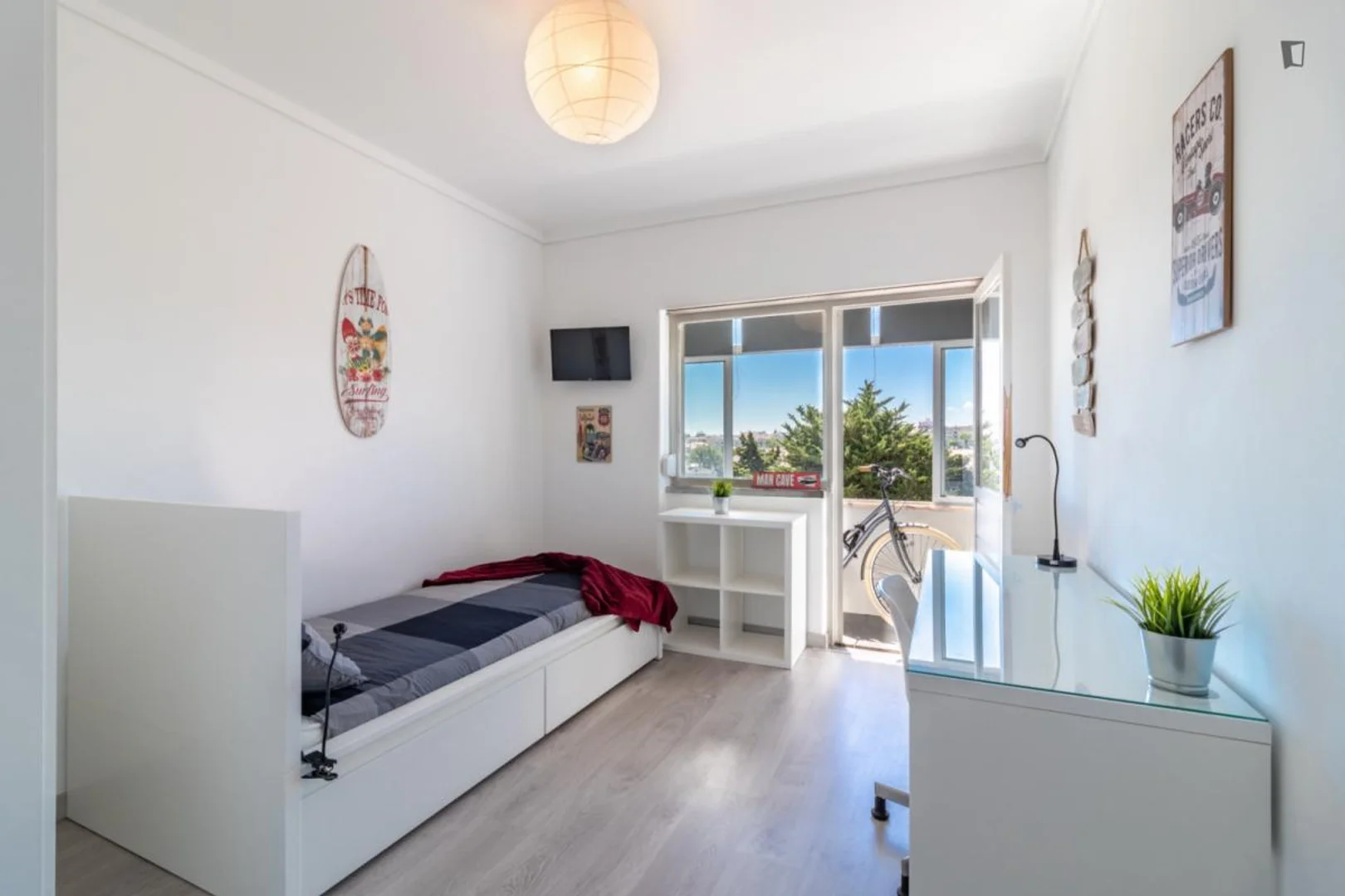 Quarto de estudante confortável e espaçoso em 