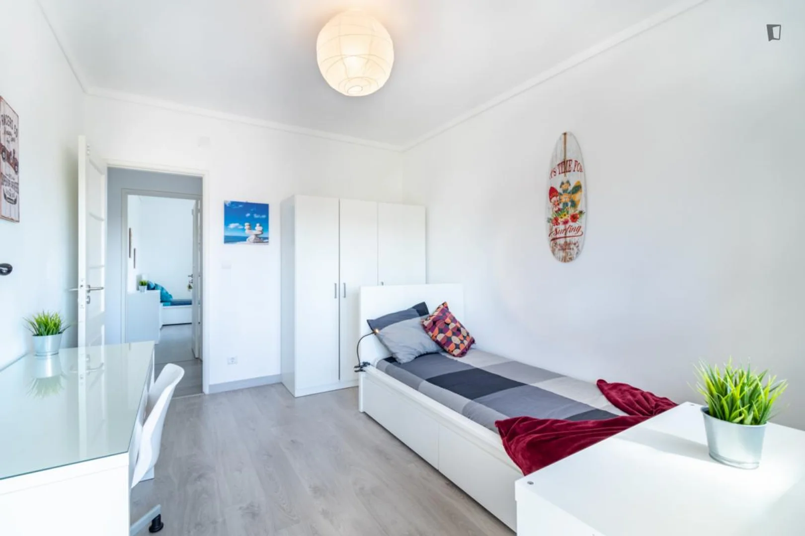 Quarto de estudante económico com localização conveniente em 
