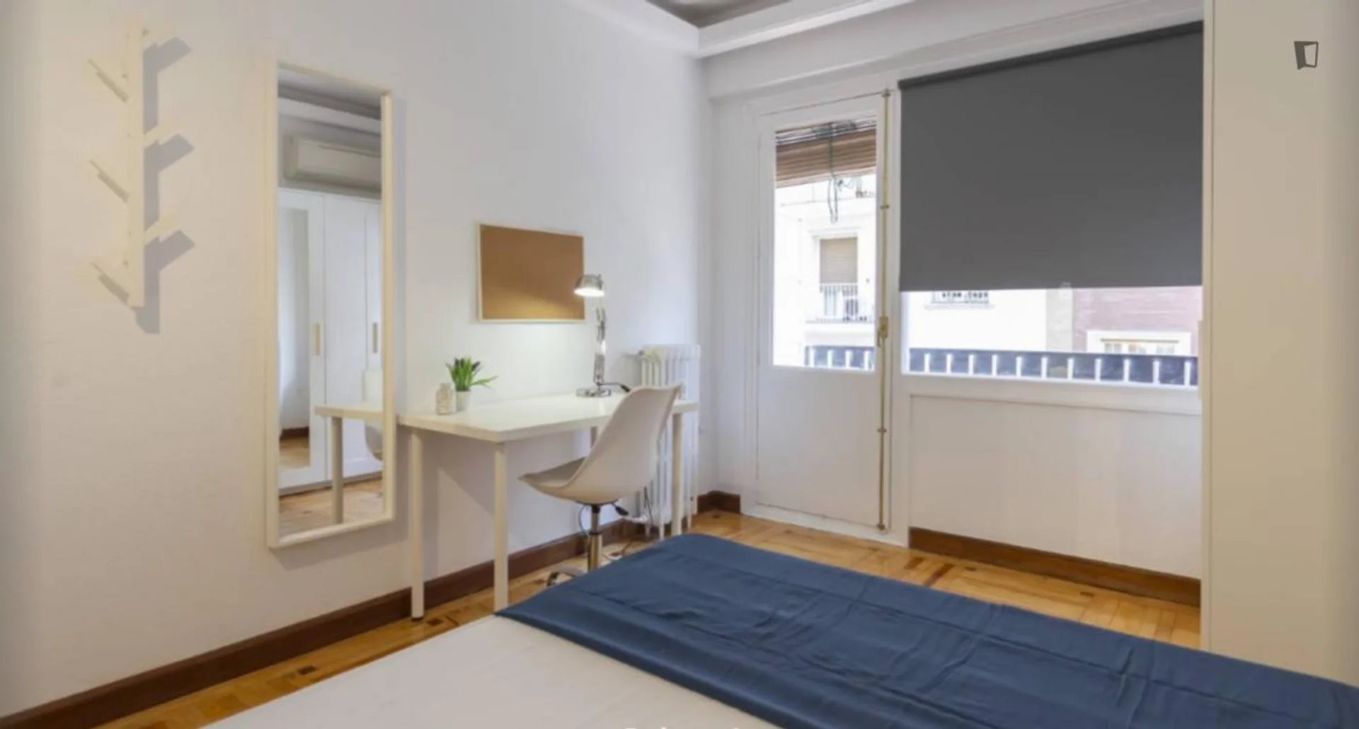 'de öğrenci dairesinde, tamamen mobilyalı kiralık oda