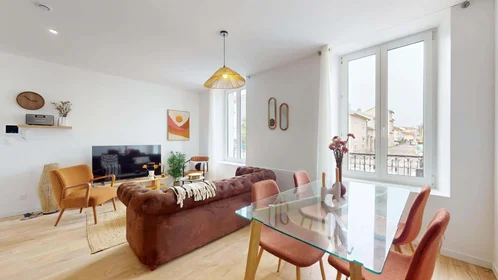 Quarto privado em 1 Rue Vauban, 54000 Nancy, France, imagem 9 de 17