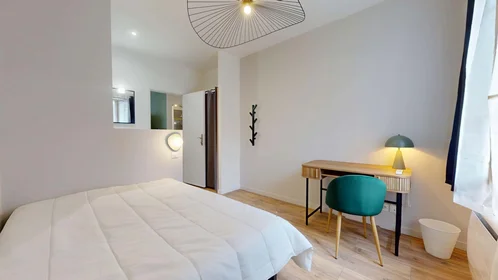 Özel oda konumu 9 Rue du Grand Pin, 06100 Nice, France, 7 18 görüntüsü