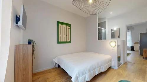 Özel oda konumu 9 Rue du Grand Pin, 06100 Nice, France, 10 18 görüntüsü