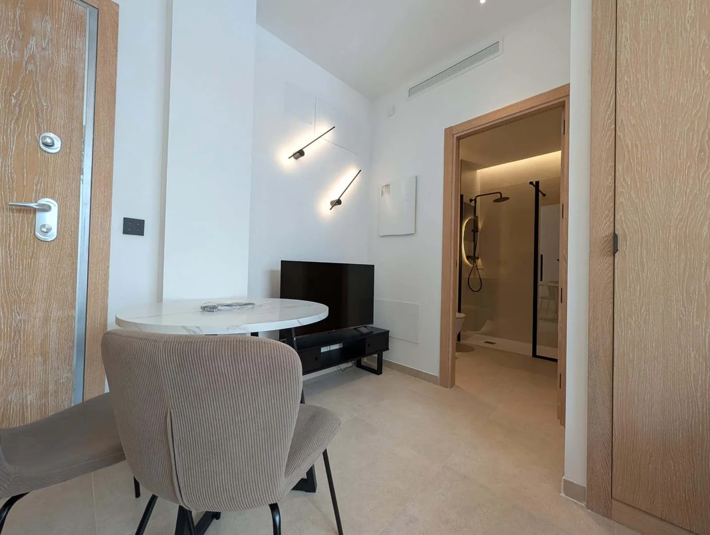Chambre confortable pour étudiants disponible dans 