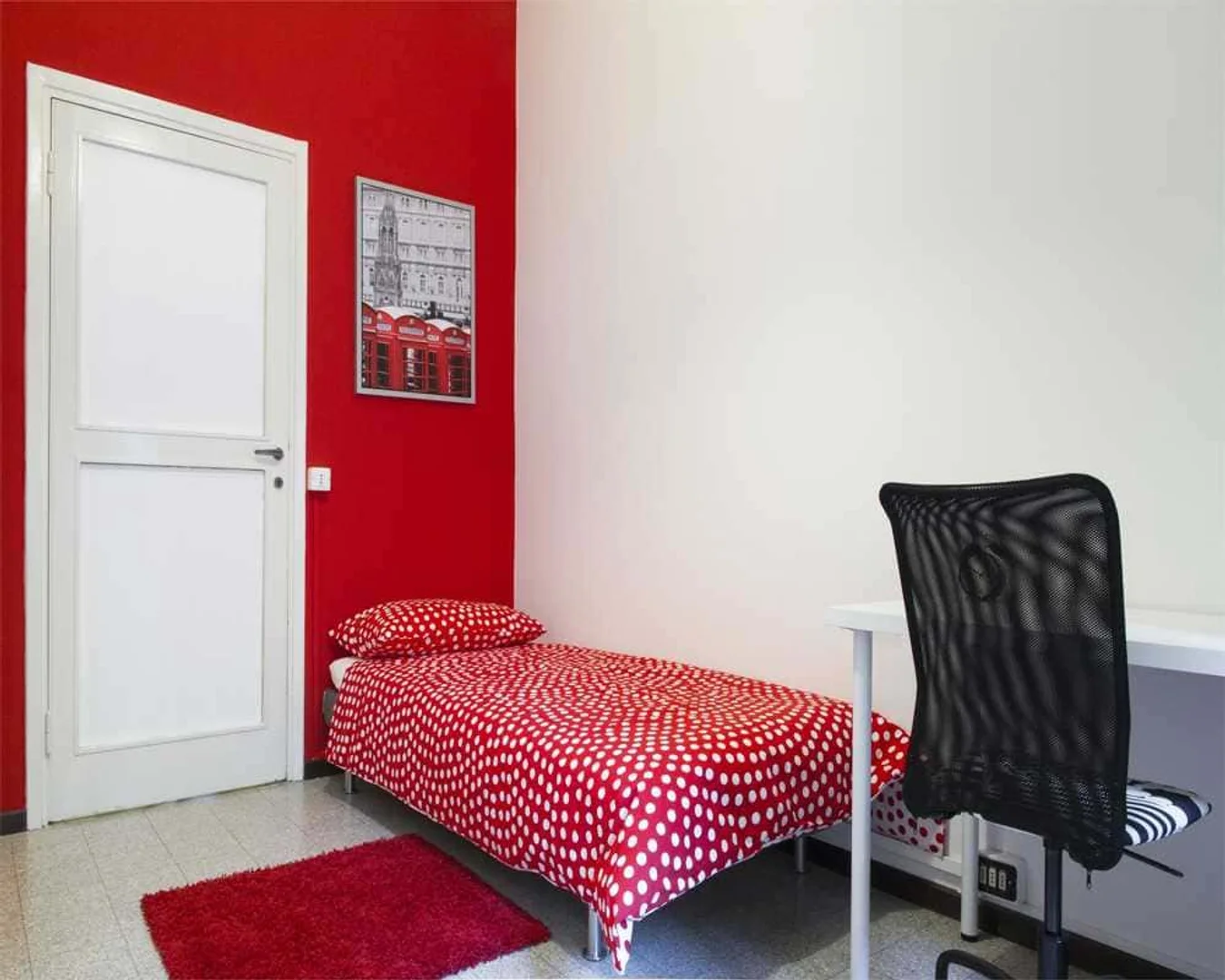 Budget-friendly student room close to campus in 