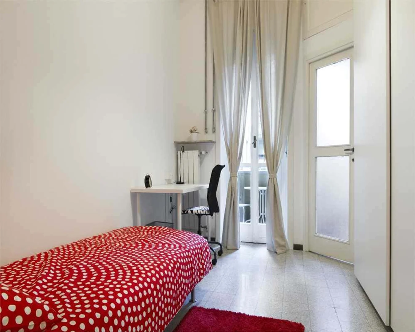Budget-friendly student room close to campus in 