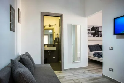 Dairenin tamamı konumu Via Ferri Vecchi, 80138 Napoli NA, Italy, 1 10 görüntüsü