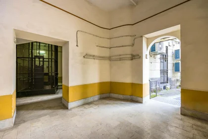 Gesamte Unterkunft in der Via Benedetto Cairoli, 80141 Napoli NA, Italy, bild 38 von 40