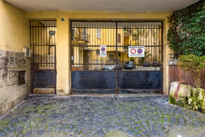 Appartamento intero in Salita Sant'Antonio Ai Monti, 80135 Napoli NA, Italy, immagine 19 di 29